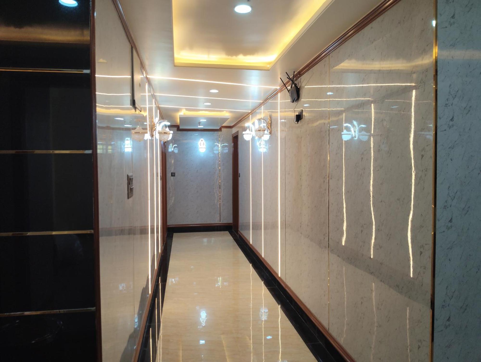 De Grand Dwarka-near Airport Hotel