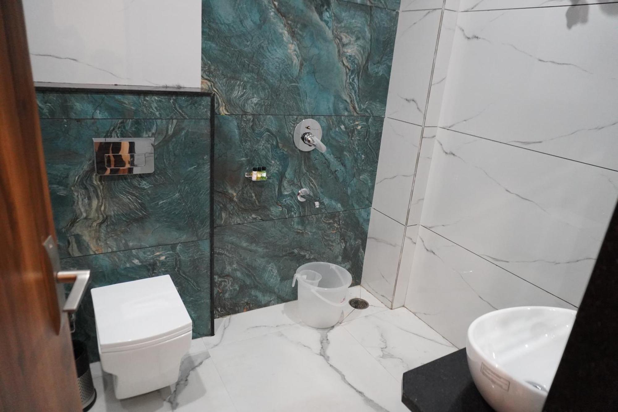 De Grand Dwarka-near Airport Hotel