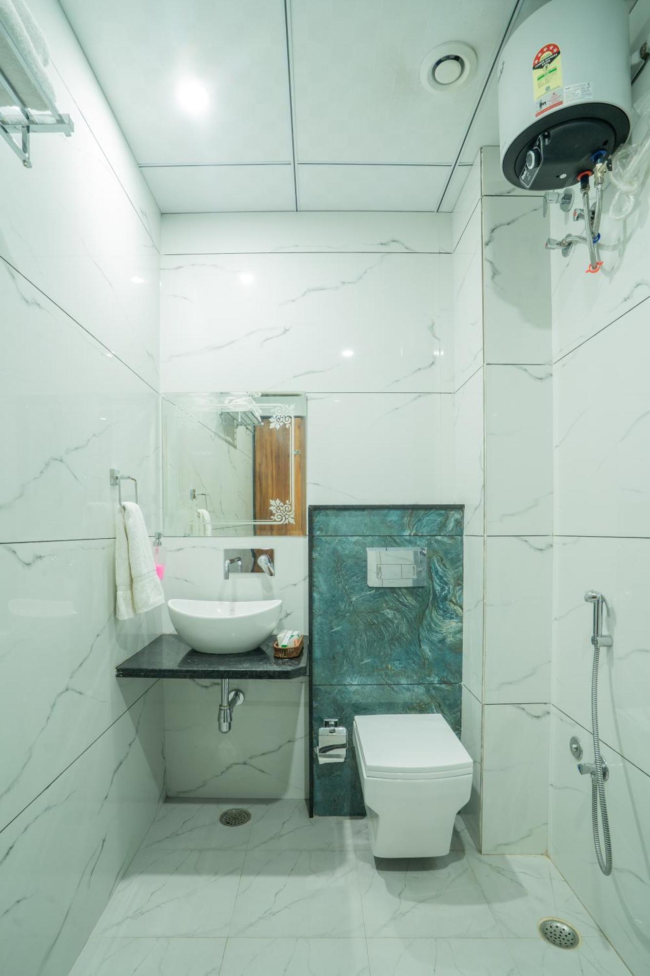 De Grand Dwarka-near Airport Hotel
