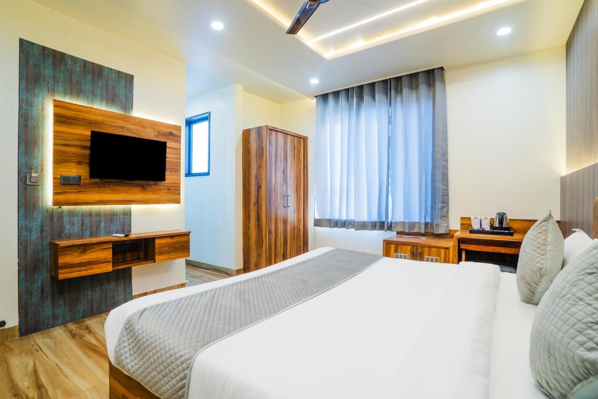 De Grand Dwarka-near Airport 3*
