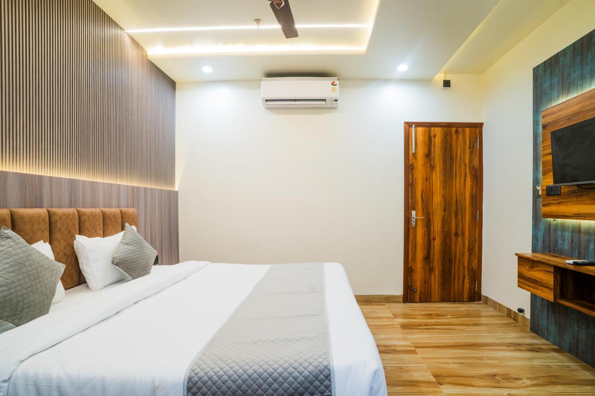 De Grand Dwarka-near Airport 3*