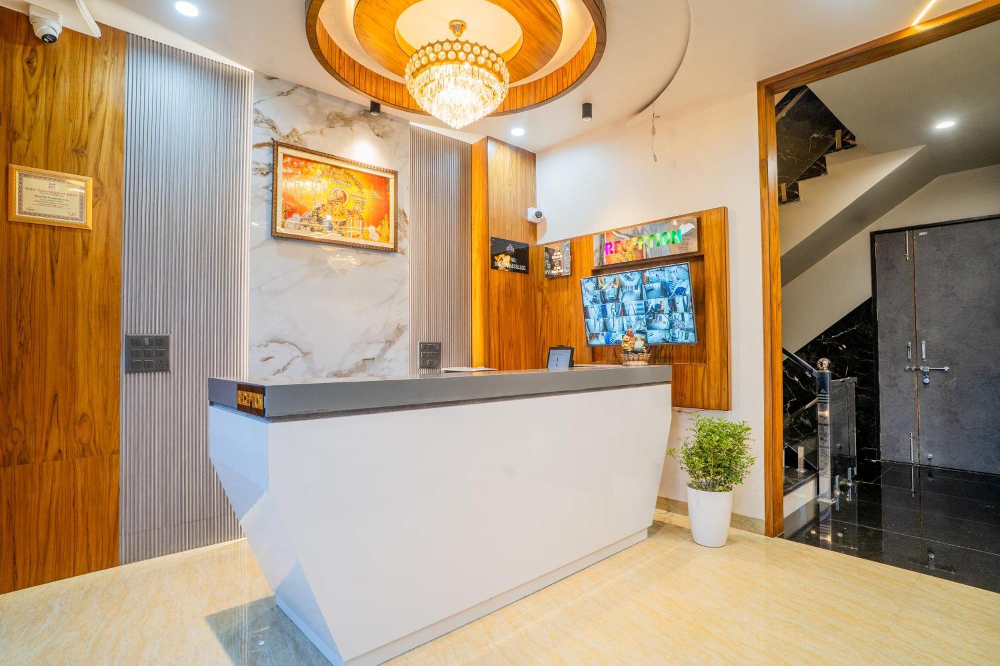 Hotel De Grand Dwarka-near Airport 3*