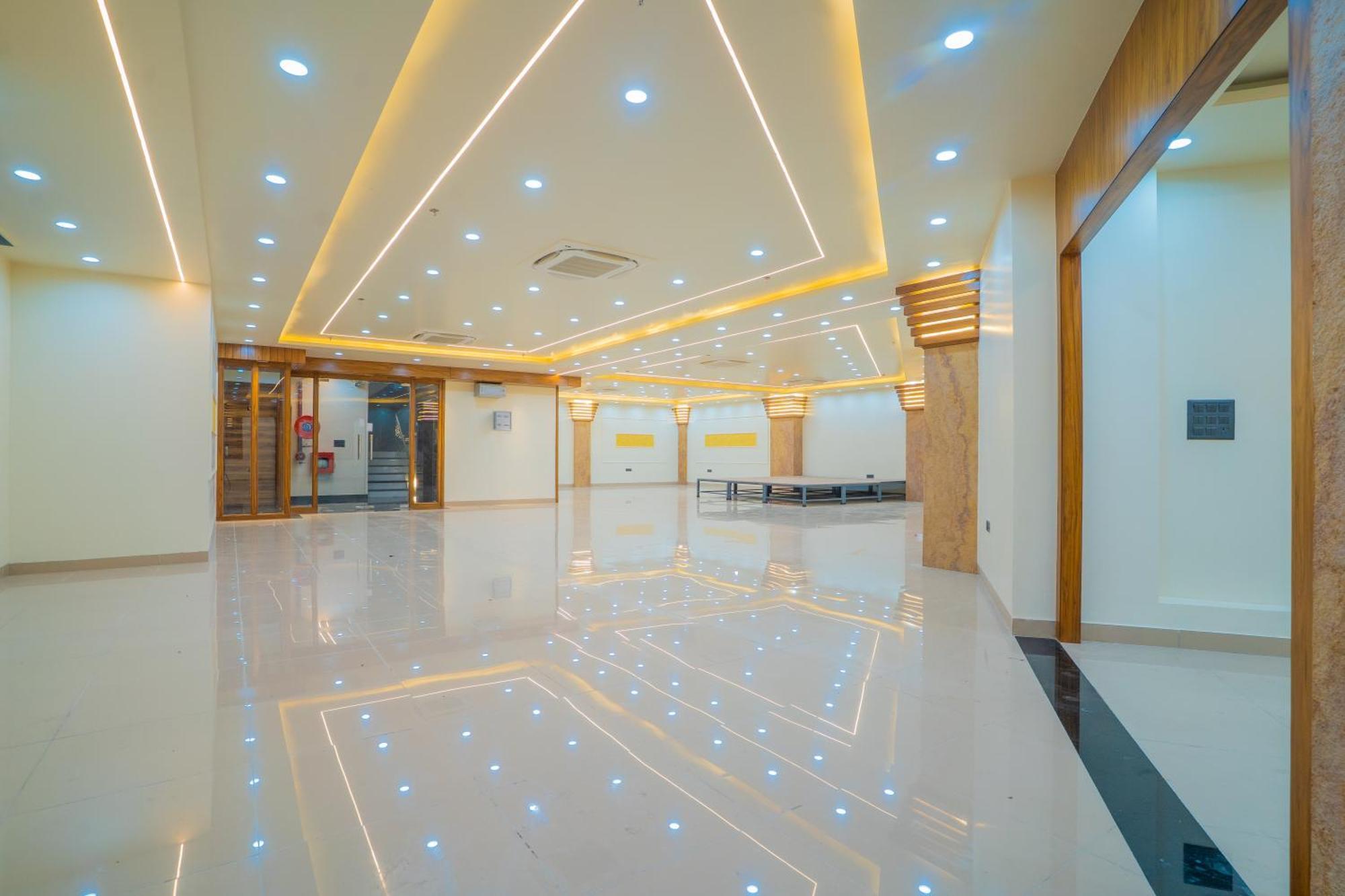 De Grand Dwarka-near Airport Hotel