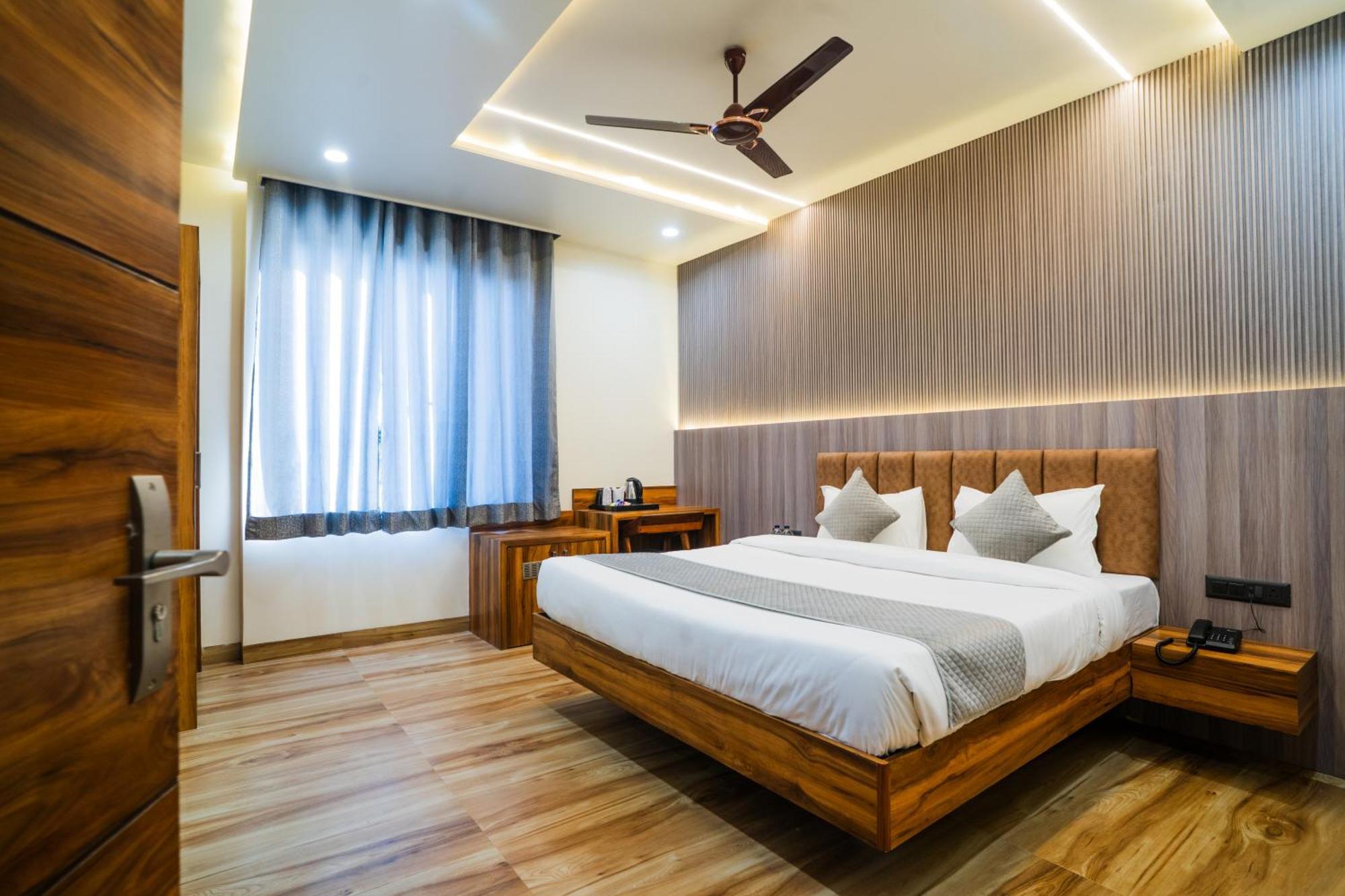 Hotel De Grand Dwarka-near Airport